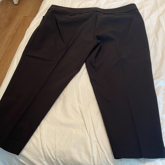 Nice black cropped pants! - Picture 3 of 3